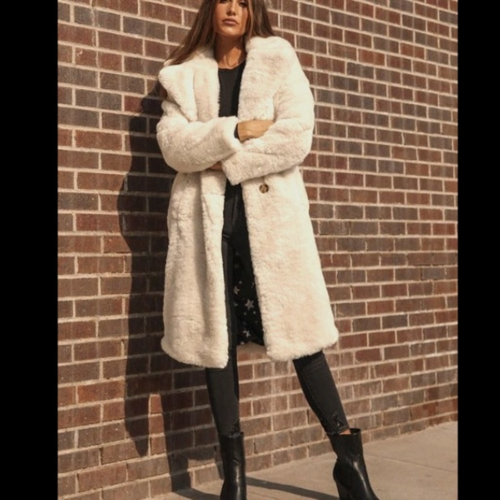 NWT Lulus Cream Faux Fur Coat